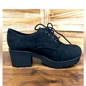 SODA WOMEN SURDE PLATFORM BLACK LACED SHOES IN SIZE 8.5